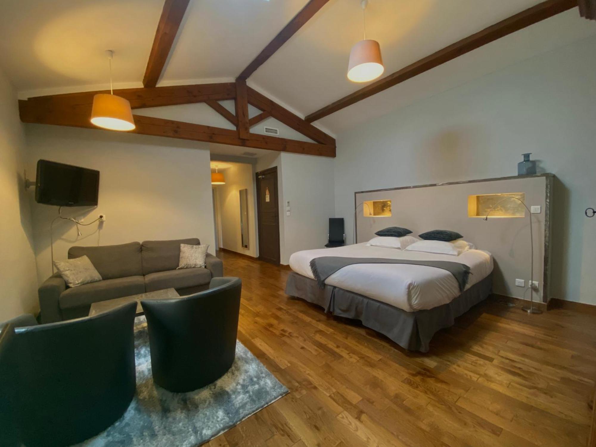 Logis Chateau De 4* Palaja